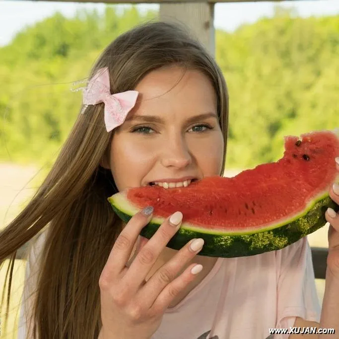 Cute teen on the terrace - Photo #42919