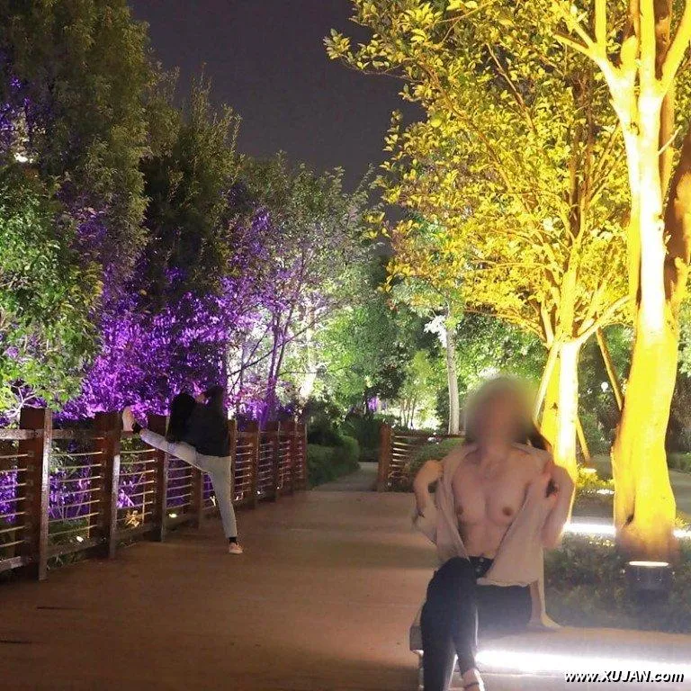 asian girl flashing her tits in public - Photo #44057