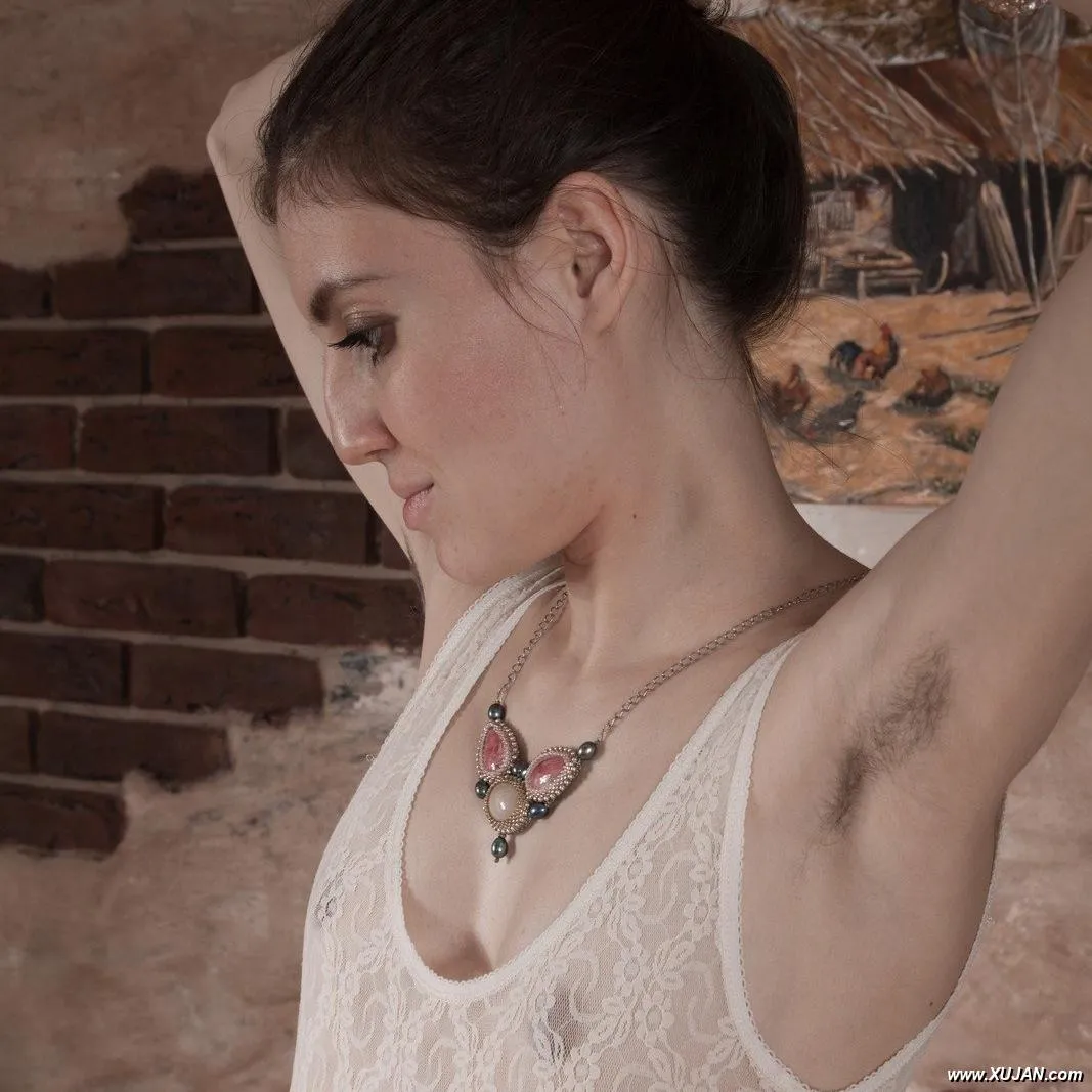 Maia strips naked from her long dress - Photo #44530