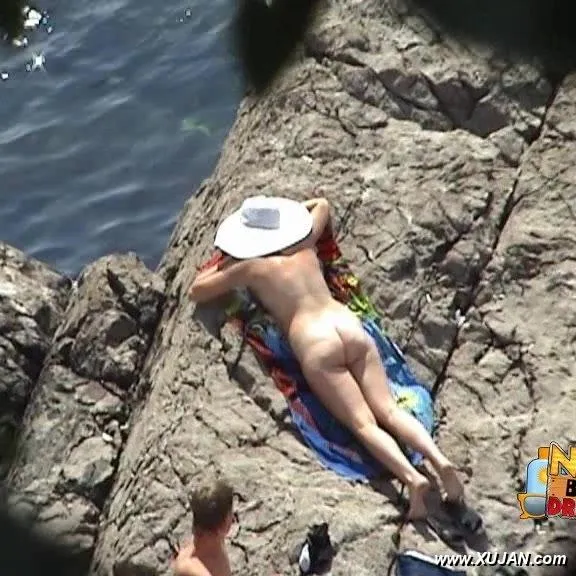Couple has a little fun in the sun - Photo #44906