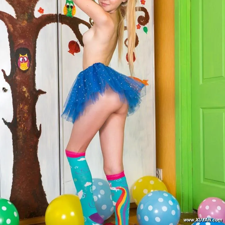 Beautiful model goes wild - Photo #45484
