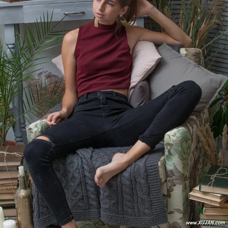 Sexy teen in cute clothes - Photo #49604