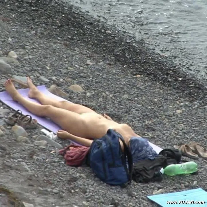 Naked babe tanning in front of a couple - Photo #52443