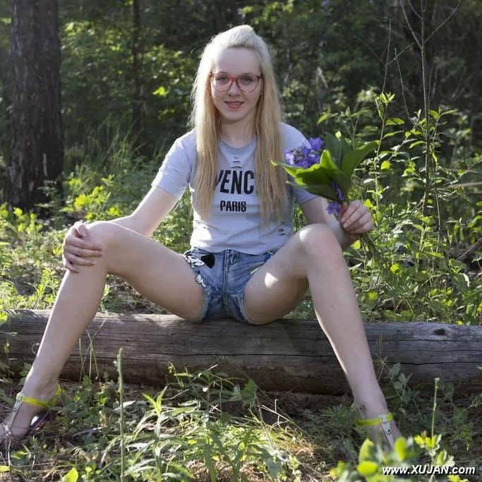 Naked in the forest - Photo #52795