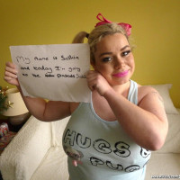 Saskia Squirts Strip Pictures