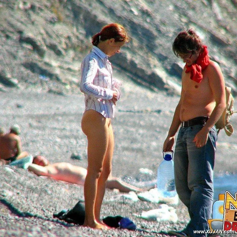 Lesbian couple gets kinky at the beach - Photo #59966