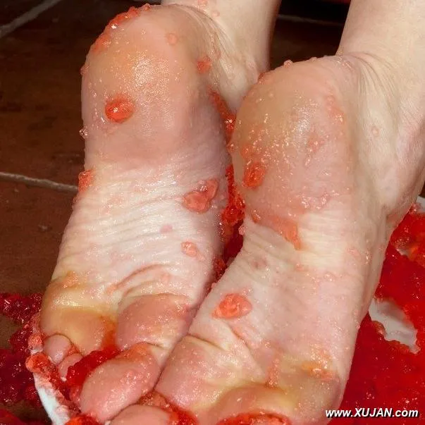Kelly Fox  Jellied foot fun - Photo #62283