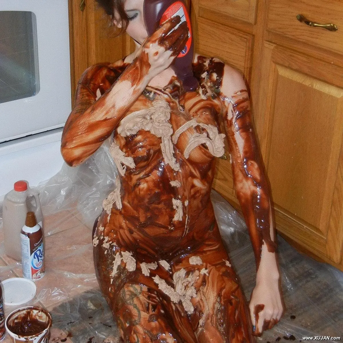 Petite coed Indigo covered in chocolate - Photo #64997