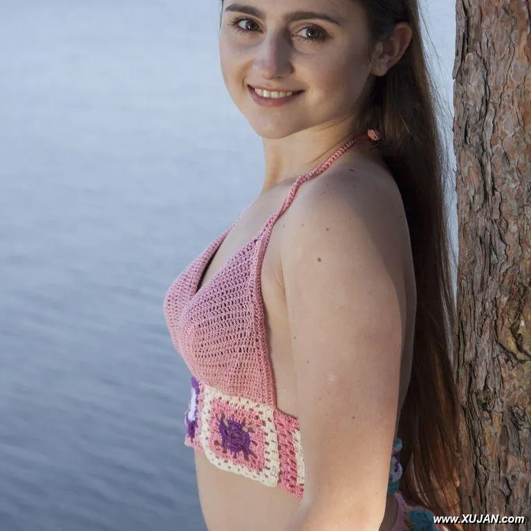 Cute girl on the shore - Photo #65368