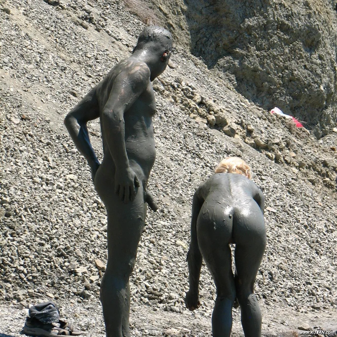 Real nudist couple taking mud bath - Photo #75354