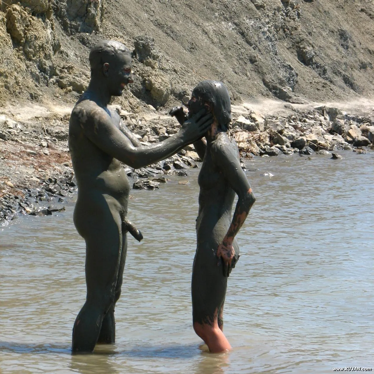 Real nudist couple taking mud bath - Photo #75359