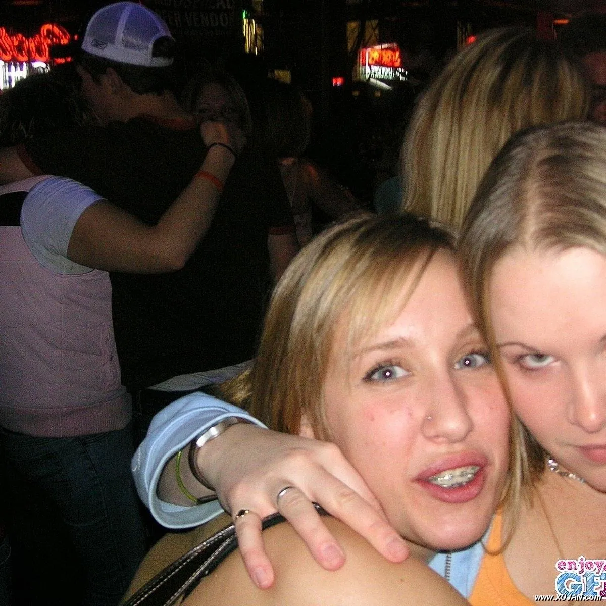 Private pics of sexy young babe - Photo #77296