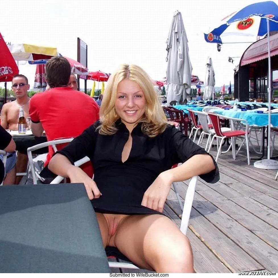 Flashing pussy outdoor - Photo #77629