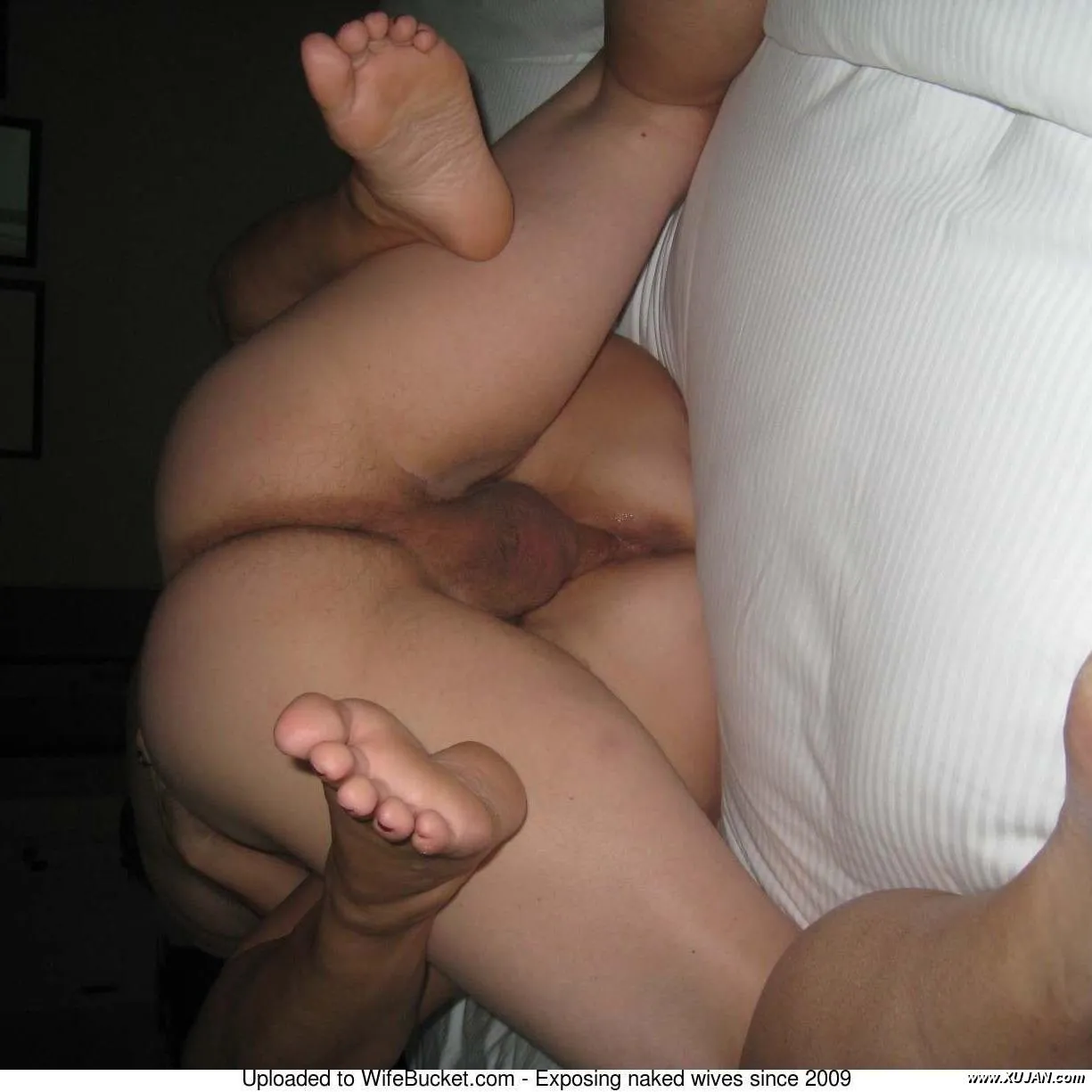 Cuckold wife in a threesome at a hotel - Photo #78248
