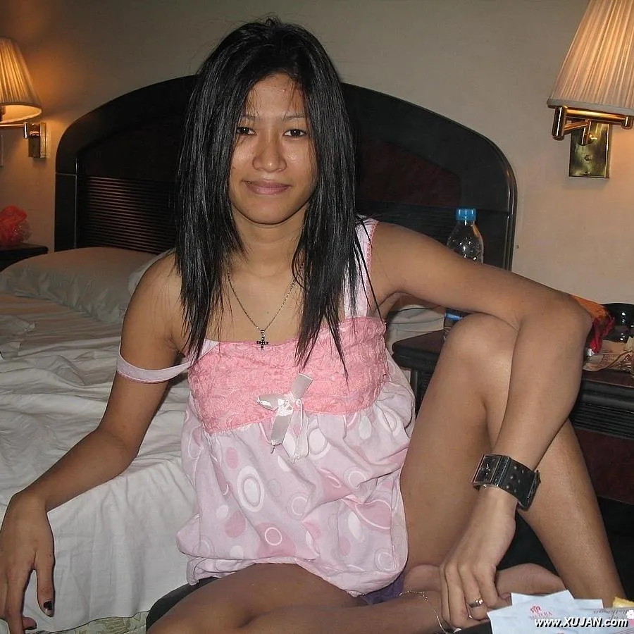Pretty Asian chick wants to give head - Photo #87240