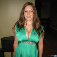 Bigtit mom generously shows pink