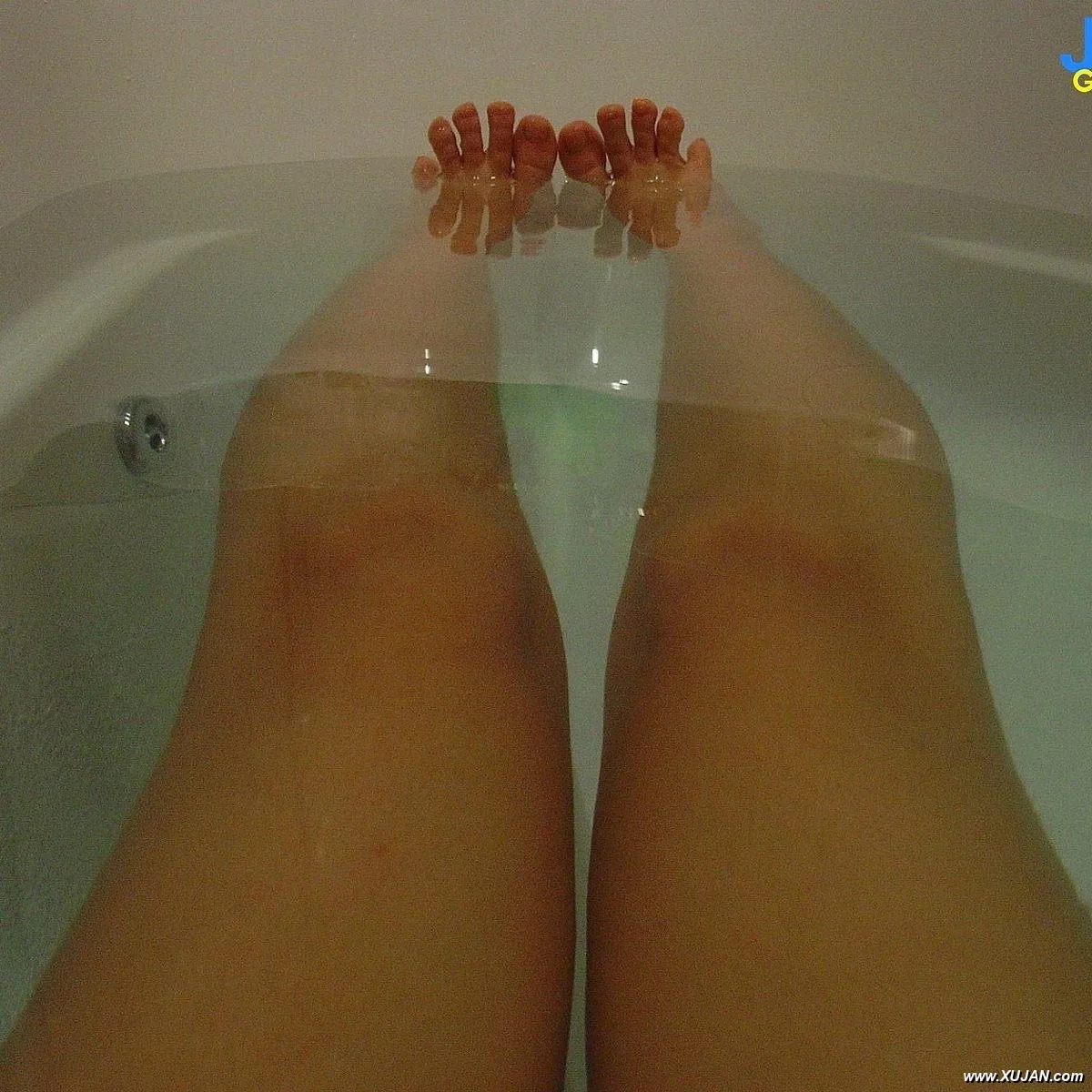Nude amateur selfies in the bathtub - Photo #91169