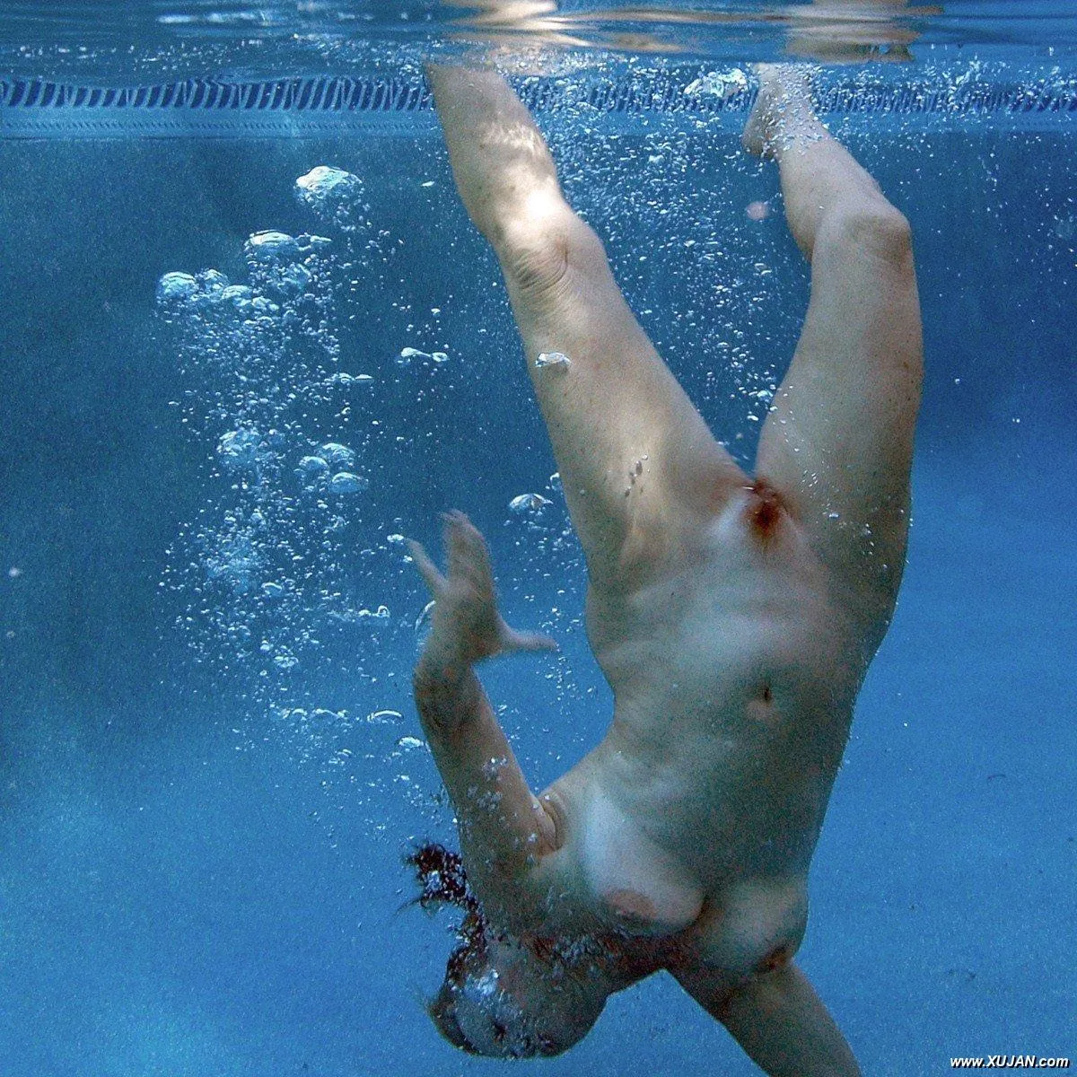 Amateur wives naked underwater - Photo #98099