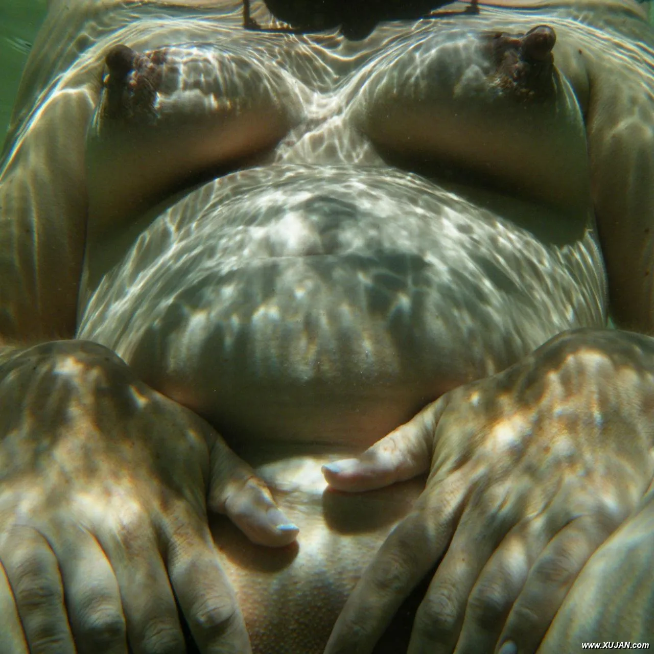 Amateur wives naked underwater - Photo #98108