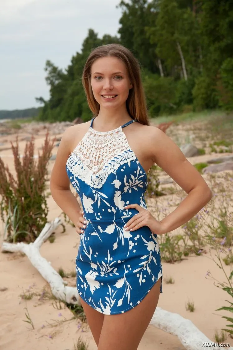 Maxine - Presenting - Photo #15355