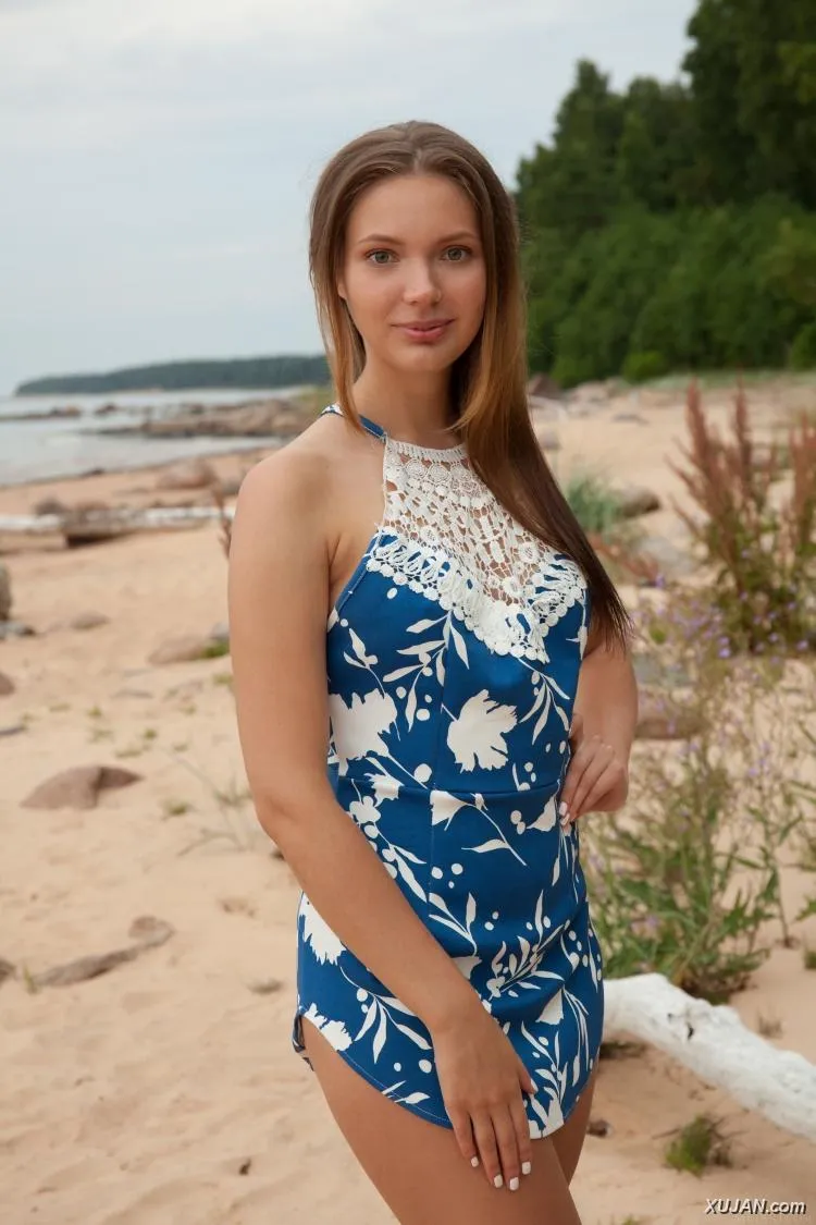 Maxine - Presenting - Photo #15361