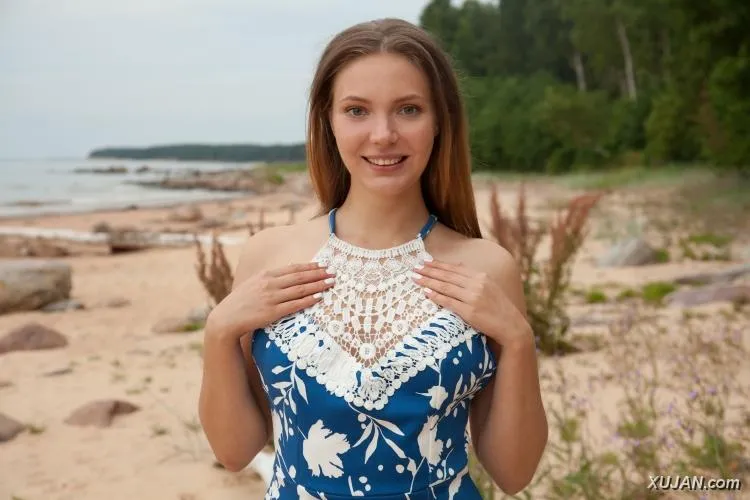 Maxine - Presenting - Photo #15362