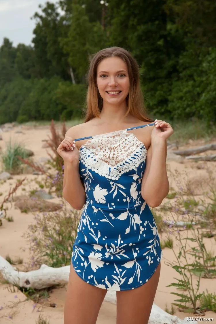 Maxine - Presenting - Photo #15365