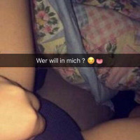 Laura wagner macht ihre Beine breit