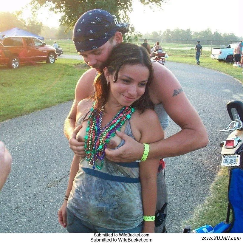 Amateur wives groped in public - Photo #99314