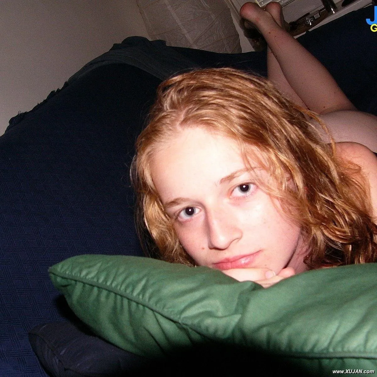 Petite redhead teen shows her tits - Photo #99778