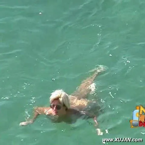 Cute naked blonde enjoys the cold water - Photo #99791