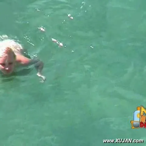 Cute naked blonde enjoys the cold water - Photo #99795