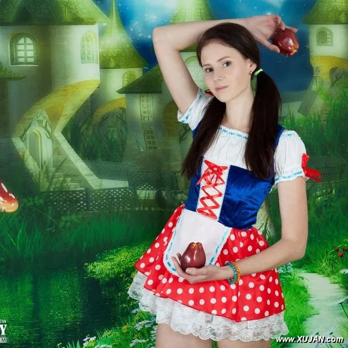 Adorable brunette model - Photo #103916