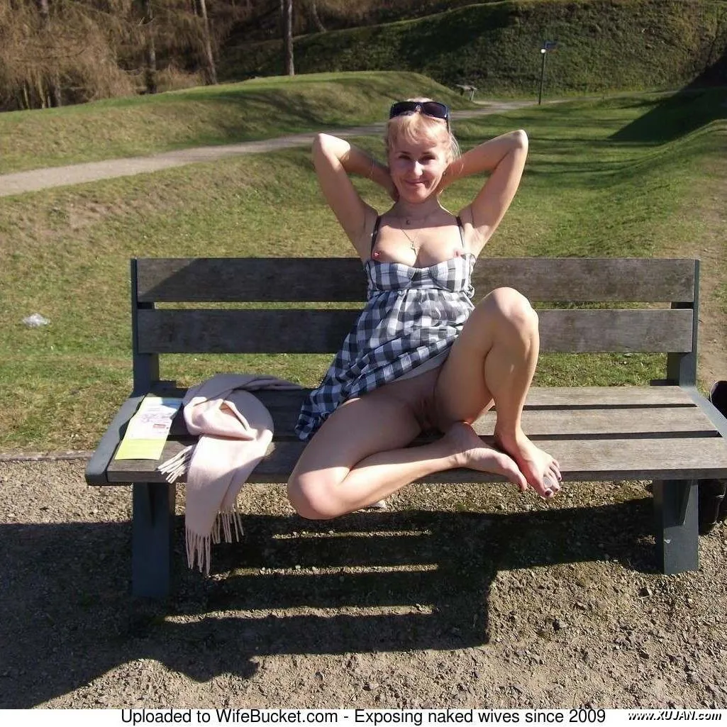 Blonde milf naked at home and outdoor - Photo #105937