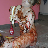 Messy coed Veronica Snow fucks a banana