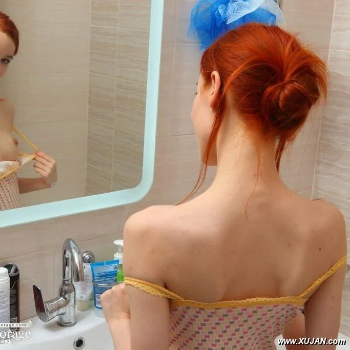 Playing with her body - Photo #110361