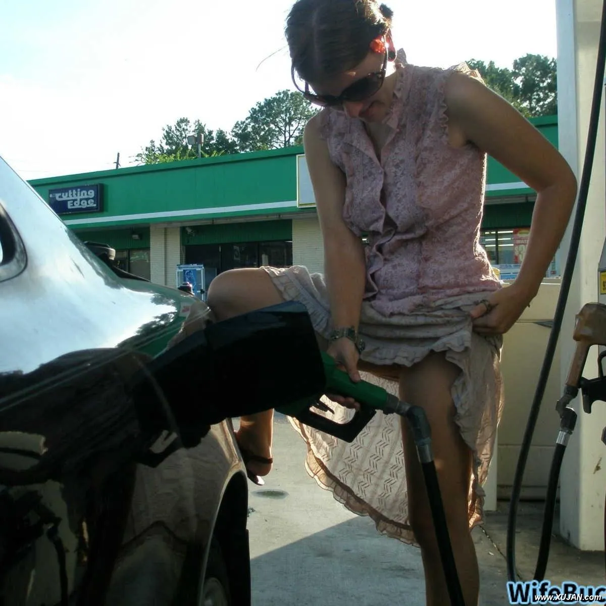 Hot wife flashing pussy in public - Photo #116200