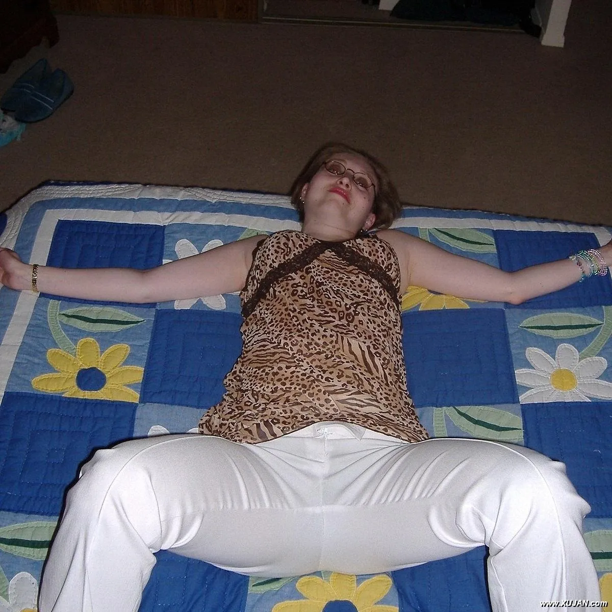 Nice teen takes off her clothes at home - Photo #116568