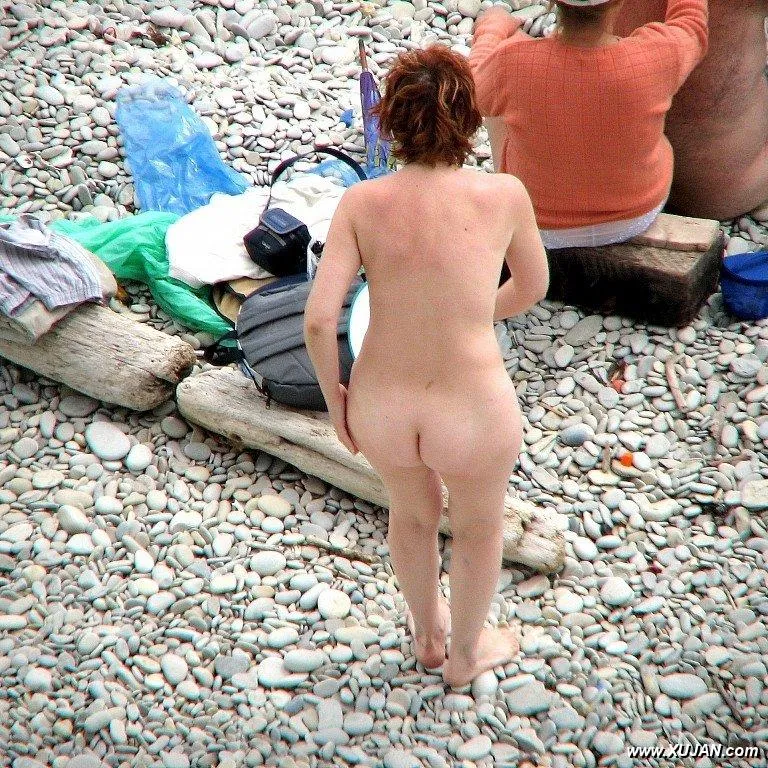 Busty redhead likes to go for a swim - Photo #121139