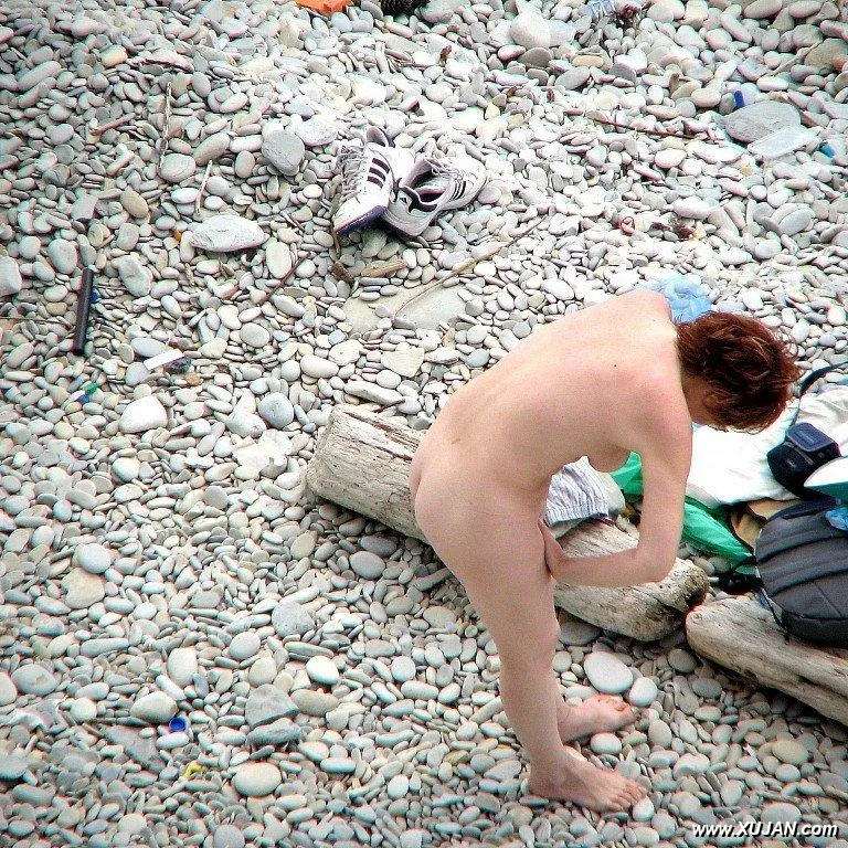 Busty redhead likes to go for a swim - Photo #121140