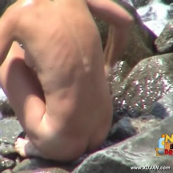 Nude busty babe wants to go for a swim - Photo #122519
