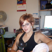 Hot emo girl shaves her pussy