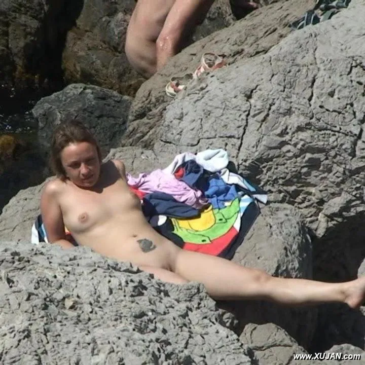 Nice naked brunette is showing off her new tattoo - Photo #125928