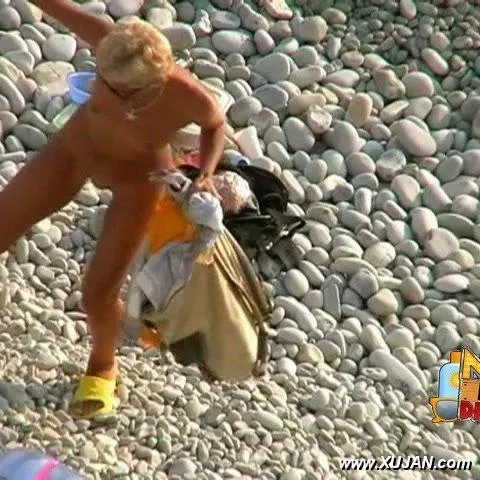 Fine blonde model walks naked teasing young boys - Photo #126761