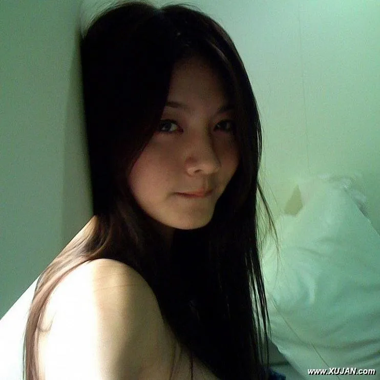 Beautiful teen babe with awesome tits likes to suck dick - Photo #127056