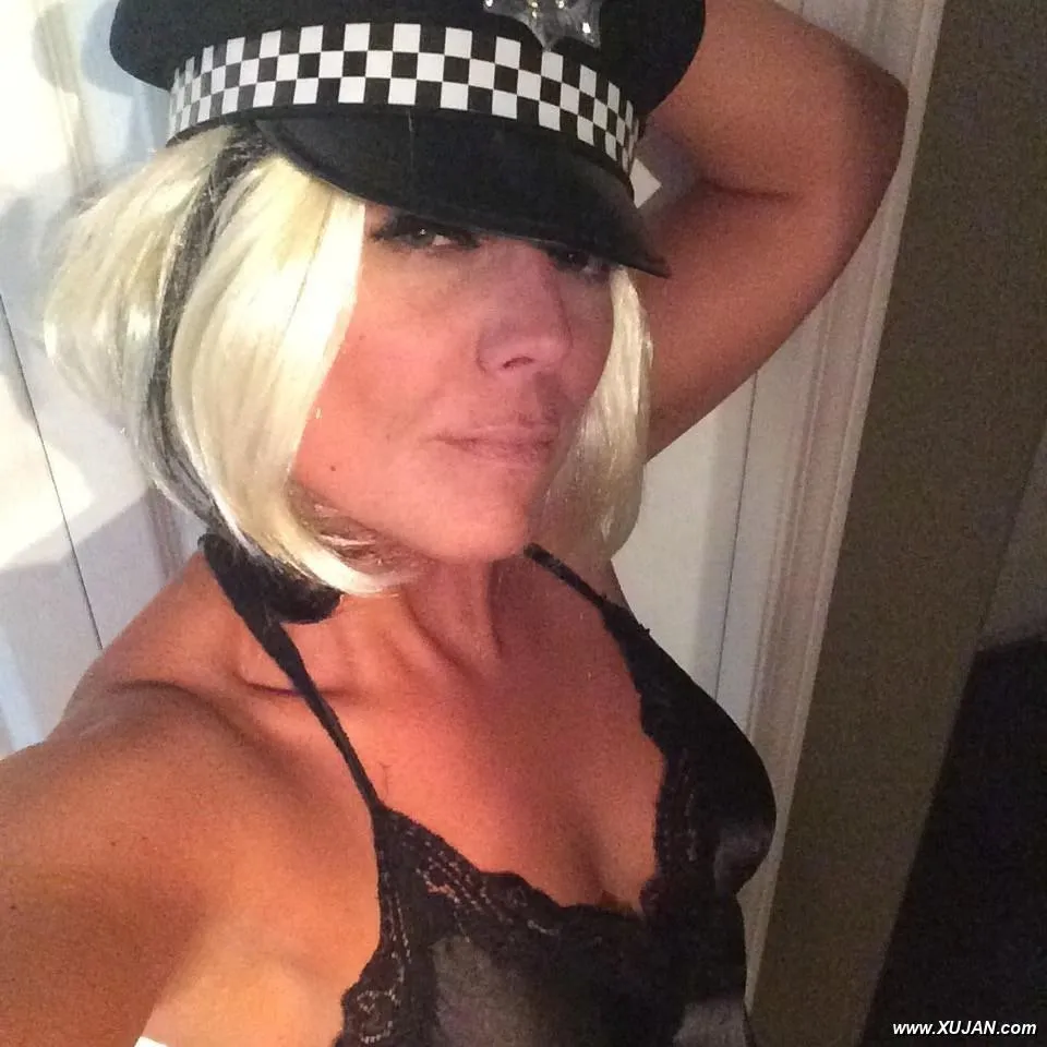 MILF slut submitted nude selfies and also blowjobs - Photo #127528
