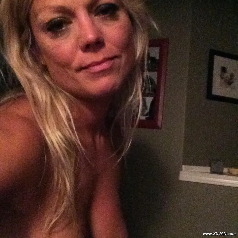 MILF slut submitted nude selfies and also blowjobs - Photo #127534