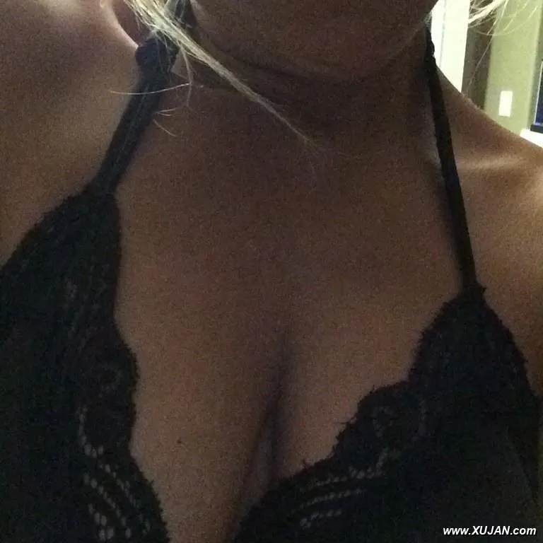MILF slut submitted nude selfies and also blowjobs - Photo #127538
