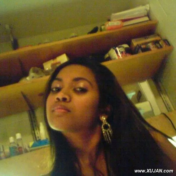 Pretty ebony chick taking photos of her nice boobs - Photo #128239