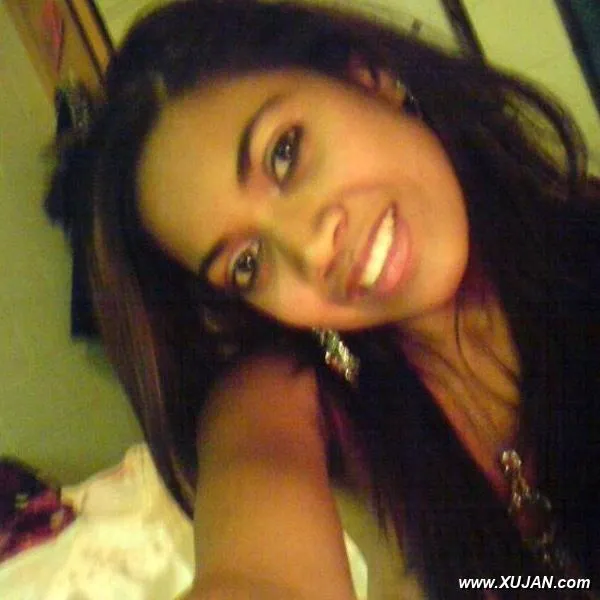 Pretty ebony chick taking photos of her nice boobs - Photo #128244